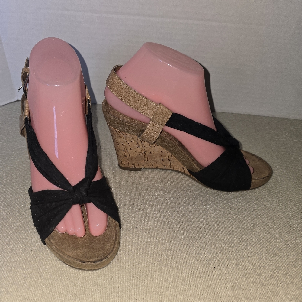 Aerosoles Plush Pillow Memory Foam Wedge Sandals size 8